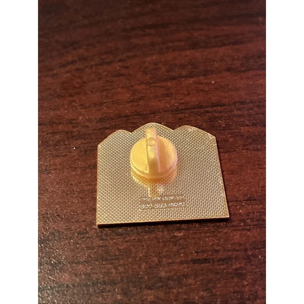 Outback Steakhouse Johnson City Tennessee Go Bucs Kangaroo Lapel‎ Hat Pin